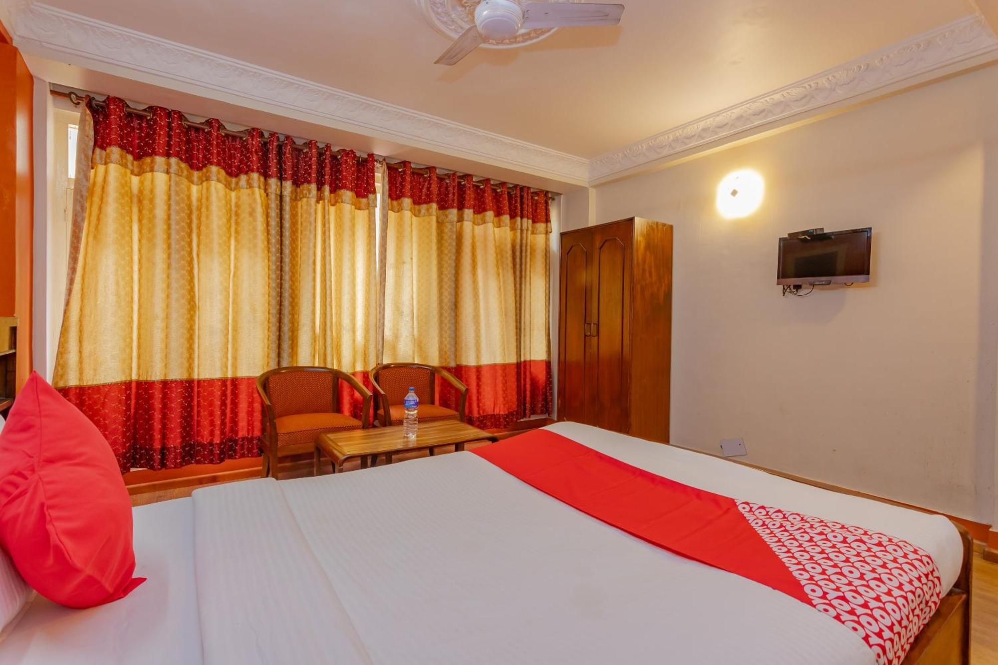 OYO 795 Hotel Holiday Inn Kathmandu Exterior foto