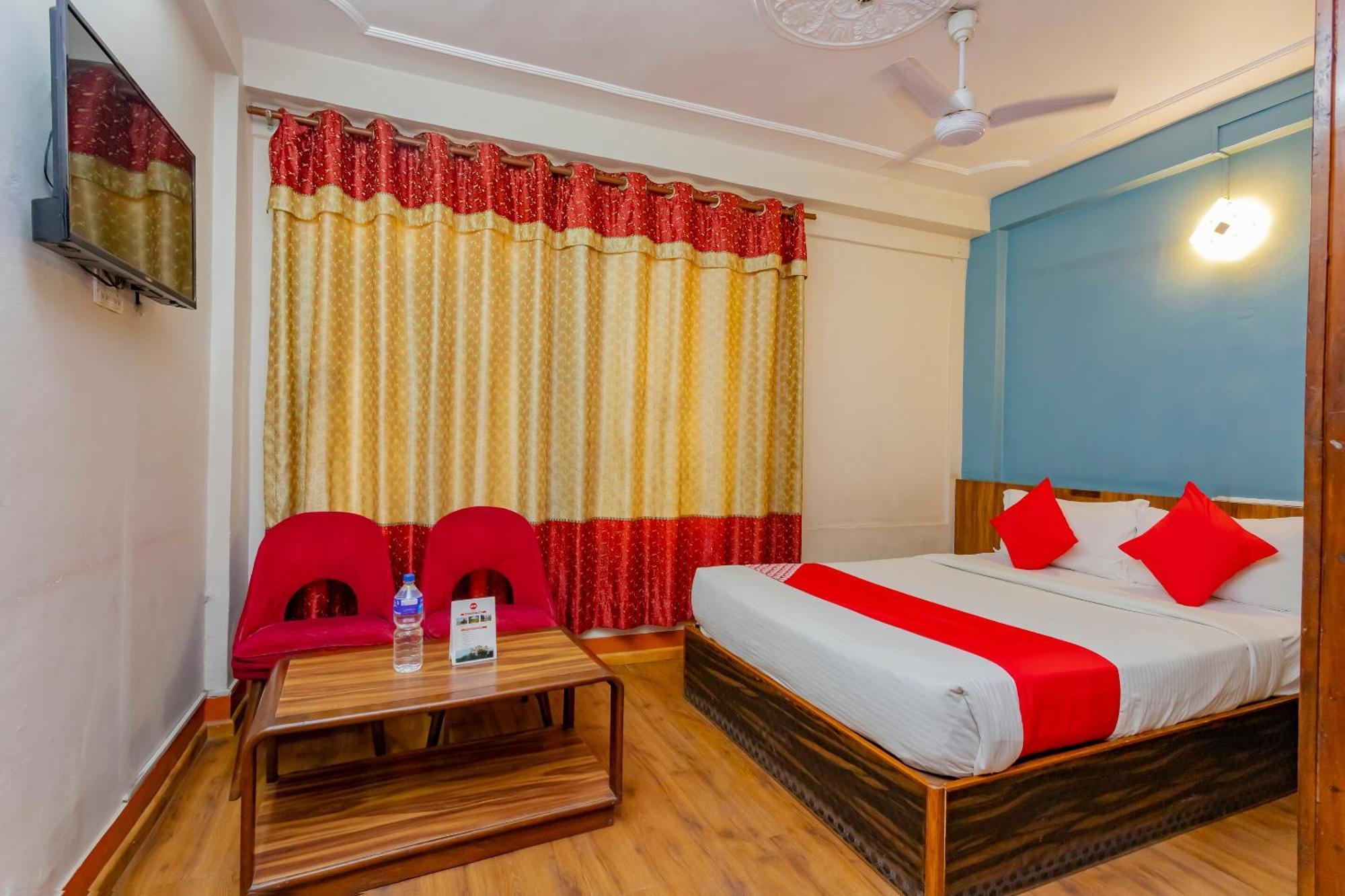 OYO 795 Hotel Holiday Inn Kathmandu Exterior foto